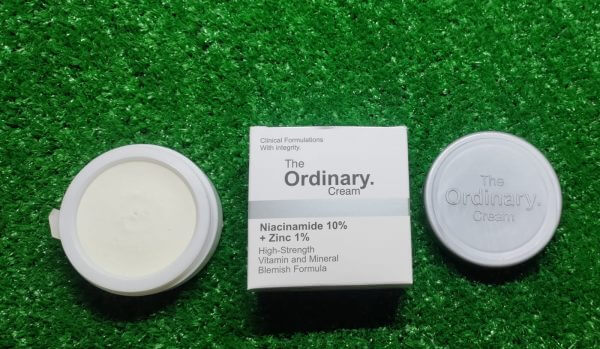 Niacinamide skin brightening cream for dark spots, uneven skin tone, hydration and glowing smooth healthy facial skin care.